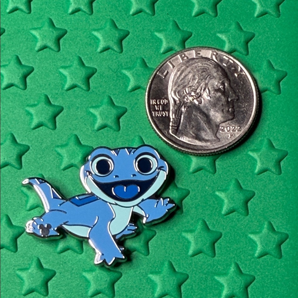2025 Wave A Bruni Hidden Mickey Mystery Pin - Picture 2 of 3